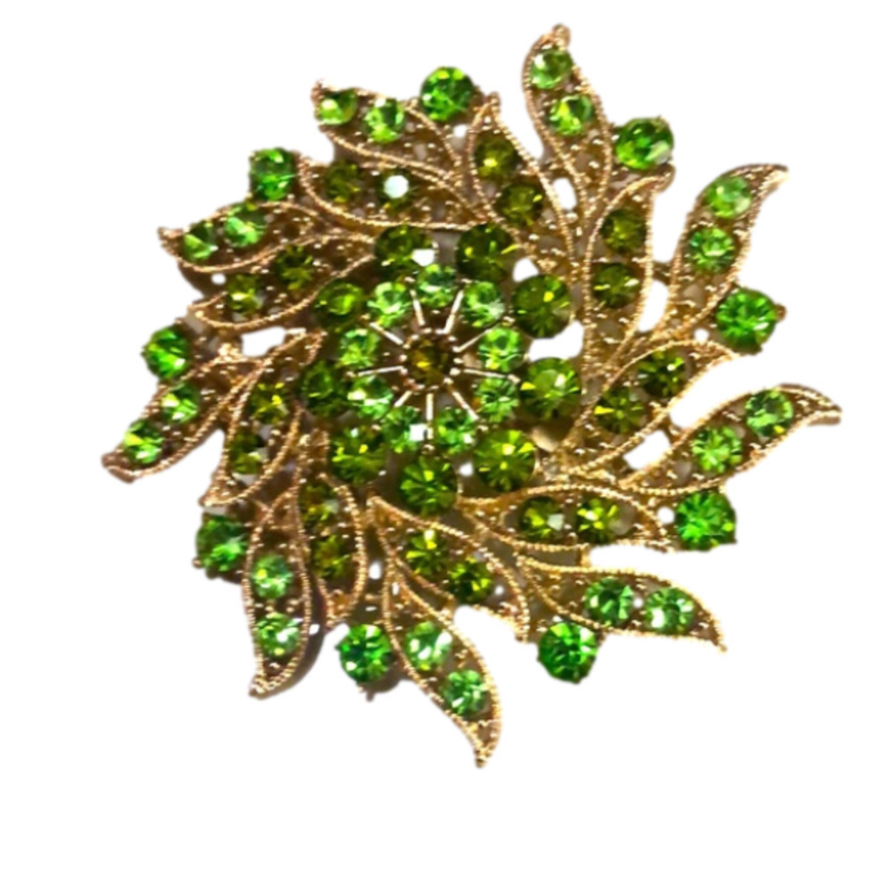 Brooch rhinestone gold green . 2.5x2.5 inches